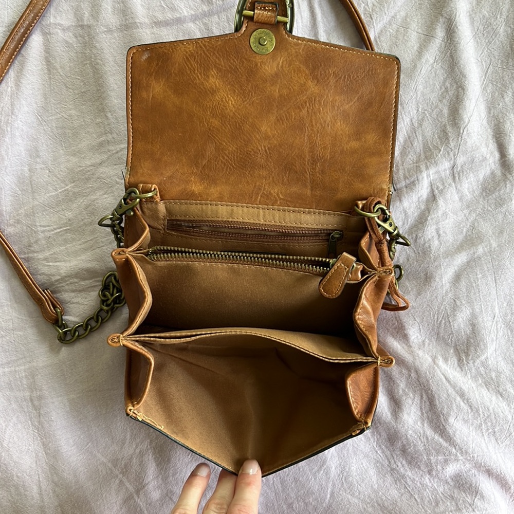 Crossbody - Picture 2 of 4